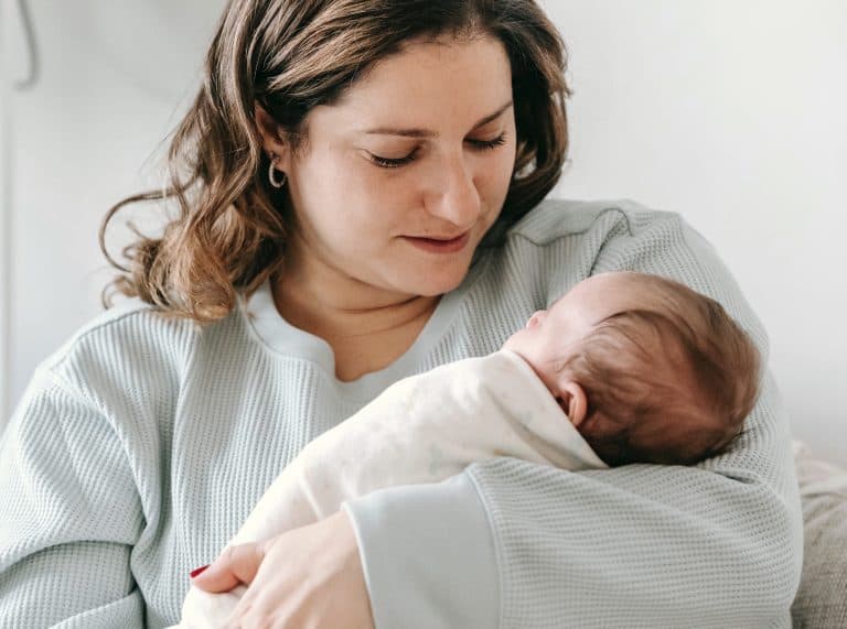 10 Cosas que debes saber si vas a visitar a un bebé recién nacido