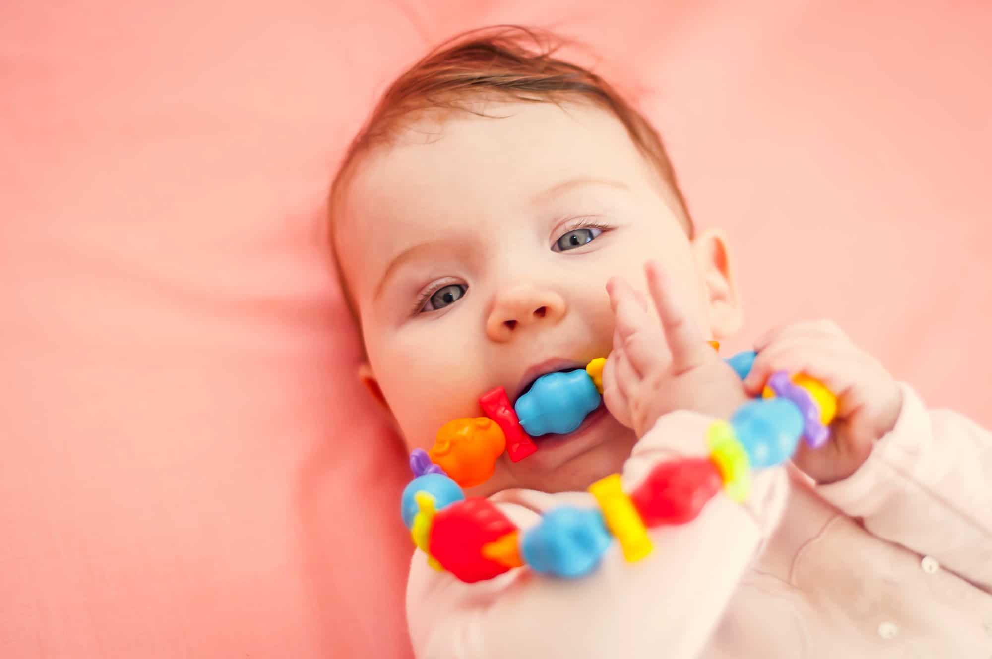 Por qué hay que cepillar con flúor los dientes del bebé - CSC