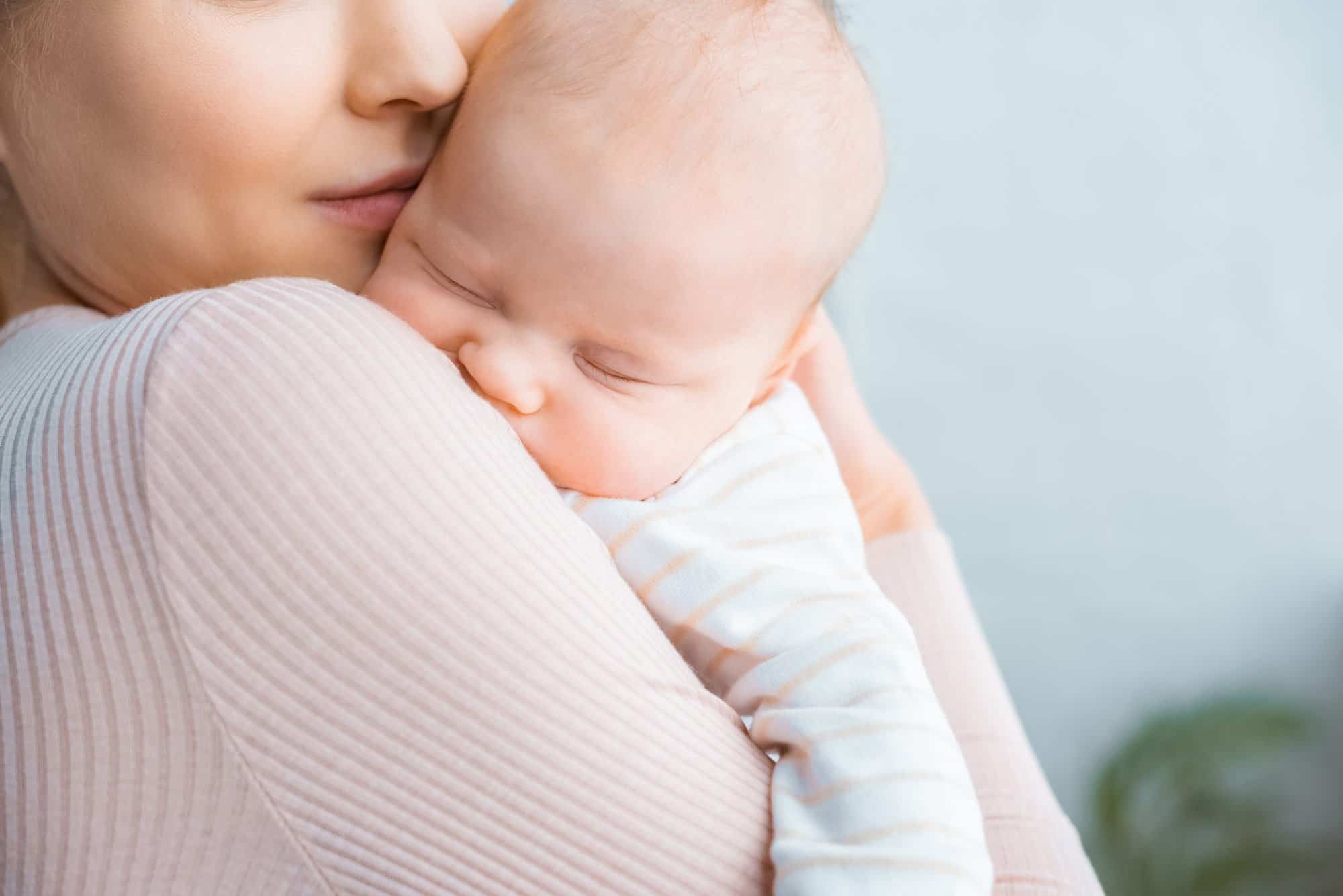 Salir del hospital: la primera puesta del bebé - Criar con Sentido Común