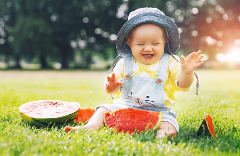 Cuándo empezar a ofrecer agua a los bebés y cuánta?