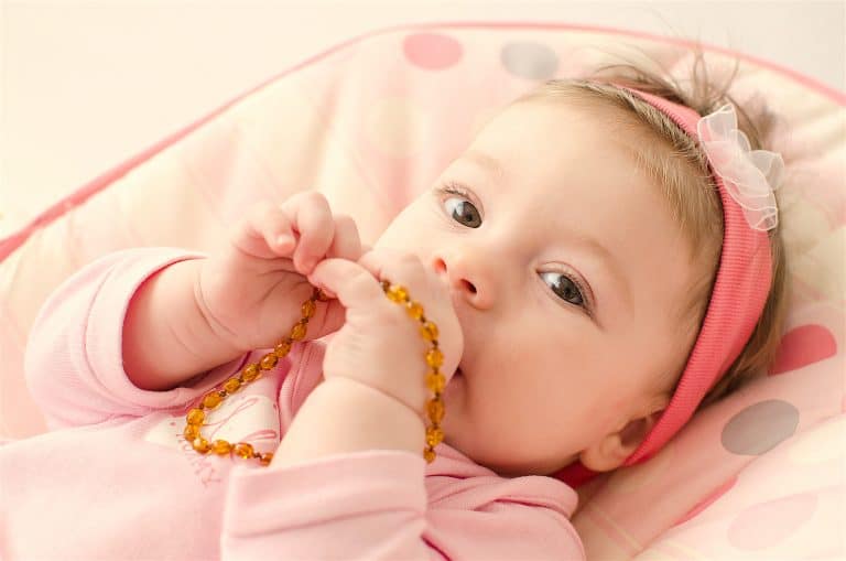 El peligro de los ámbar para bebés - Criar Sentido Común