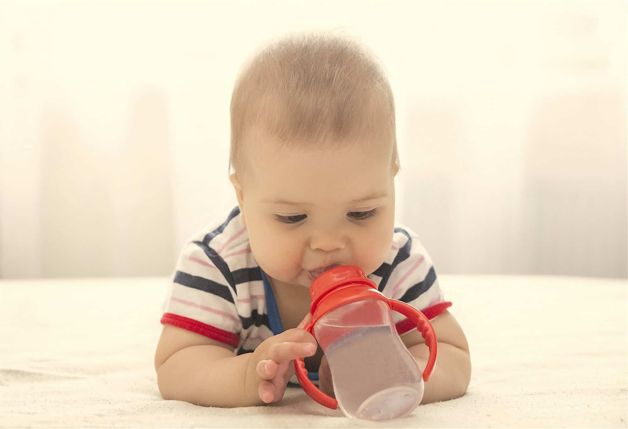Qué cantidad de leche de fórmula hay que darle al bebé?