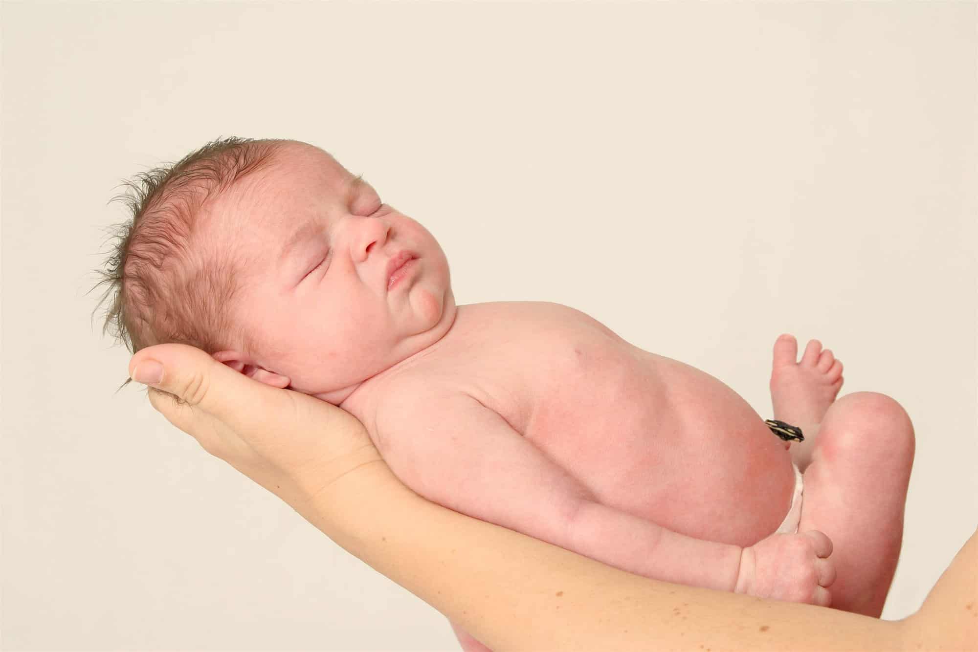 Cómo a un recién nacido - Criar con Sentido