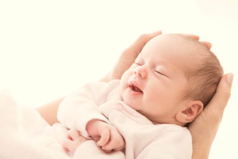 ¿Cuánto tiempo tarda en cerrarse la cabeza de un bebé?