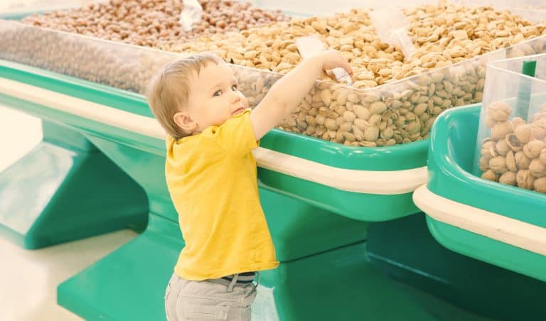 ¿Pueden tomar frutos secos los bebés y niños pequeños?