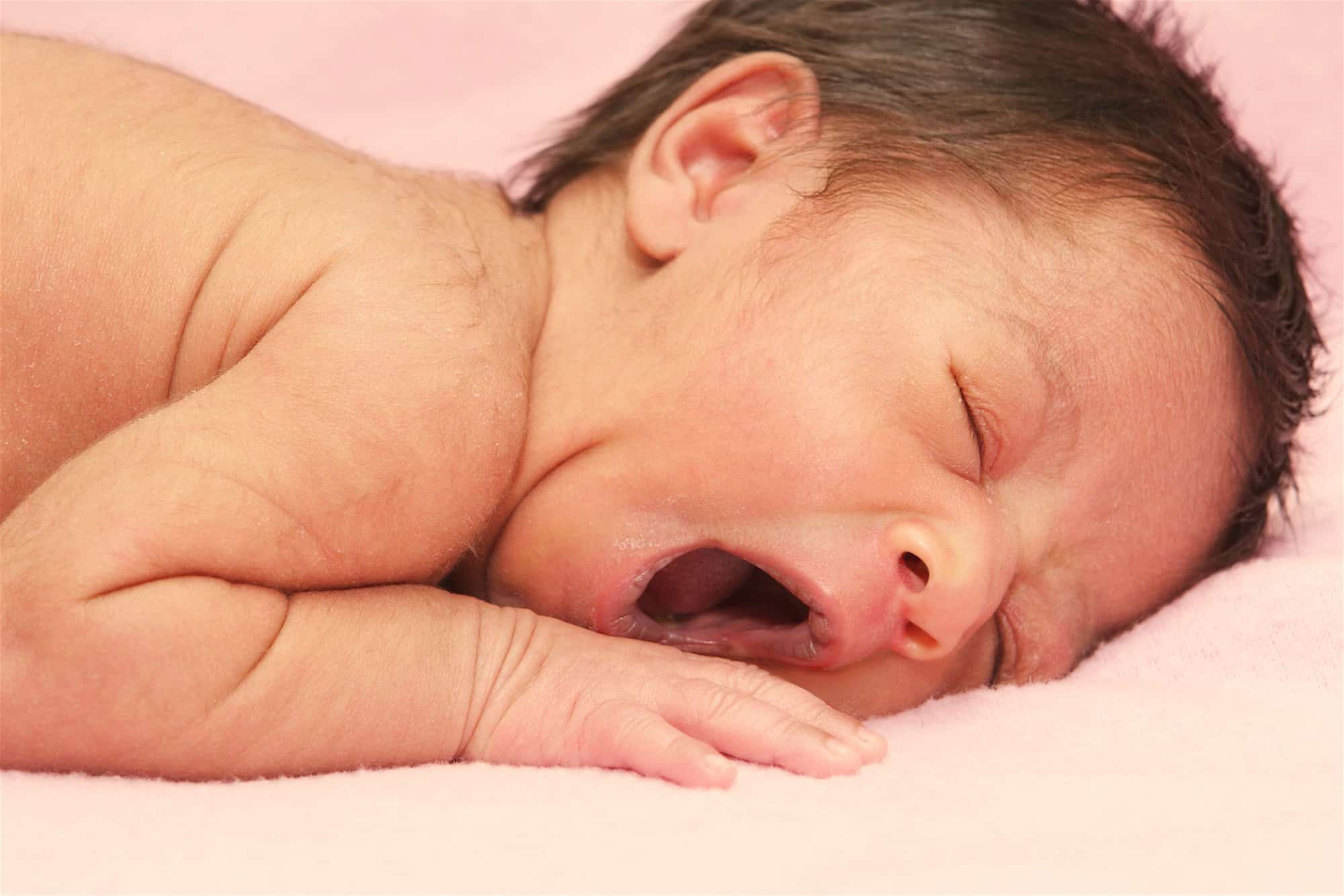 ¿Qué es el lanugo y de qué le sirve al bebé?