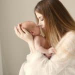 El apego seguro con el recién nacido: es imposible malcriar a un bebé por darle amor