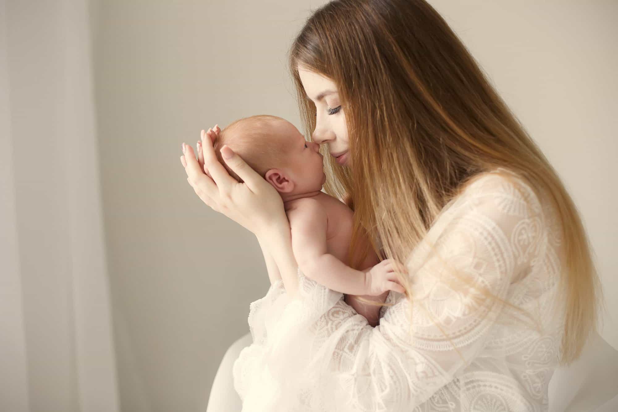 El apego seguro con el recién nacido: es imposible malcriar a un bebé por darle amor