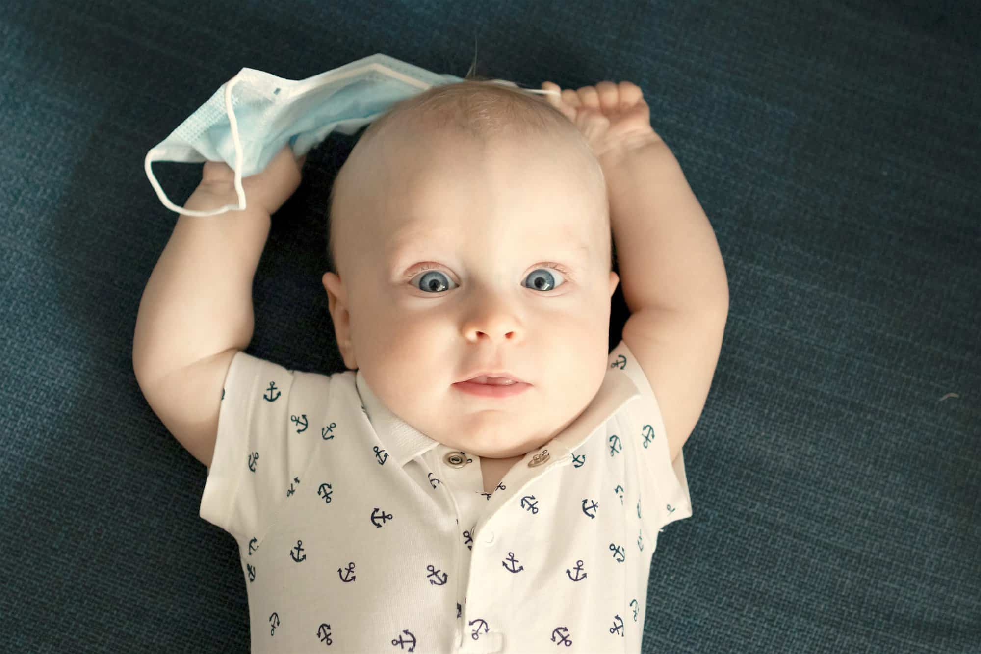 Por qué no deben llevar mascarilla los bebés - Sentido