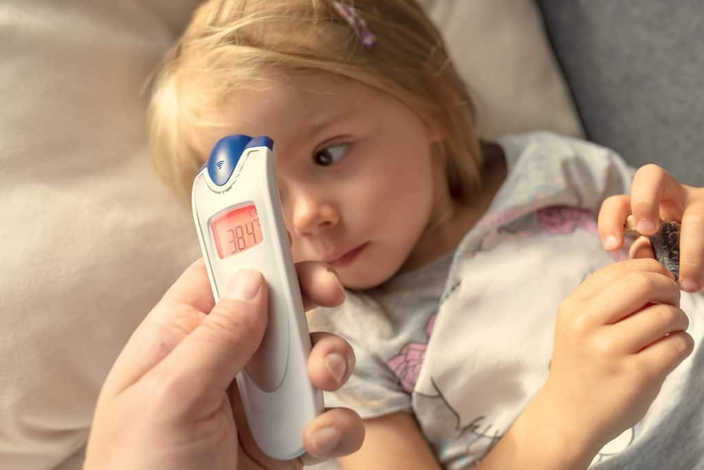 Bebé con fiebre: ¿cuándo ir a urgencias? - Criar con Sentido Común - A Partir De Cuanta Fiebre Hay Que Ir Al Hospital