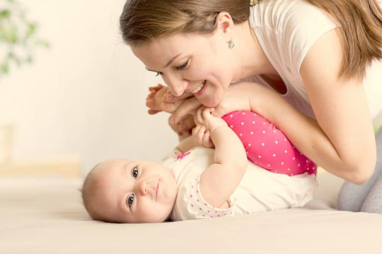 Cómo jugar con el bebé menor de 12 meses para estimular su desarrollo