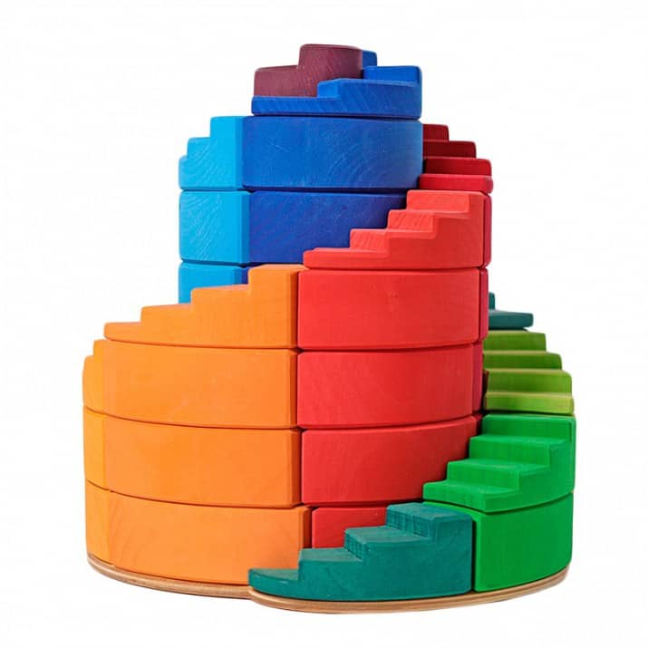 espiral-escalonada-de-madera-colores-arcoiris-grimms