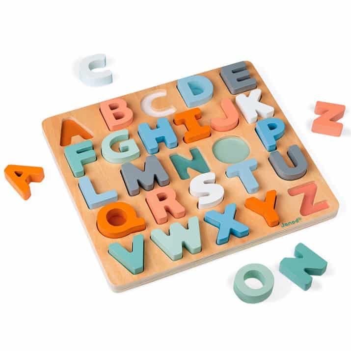 puzle-de-madera-encajable-letras-mayusculas-piezas-janod-1