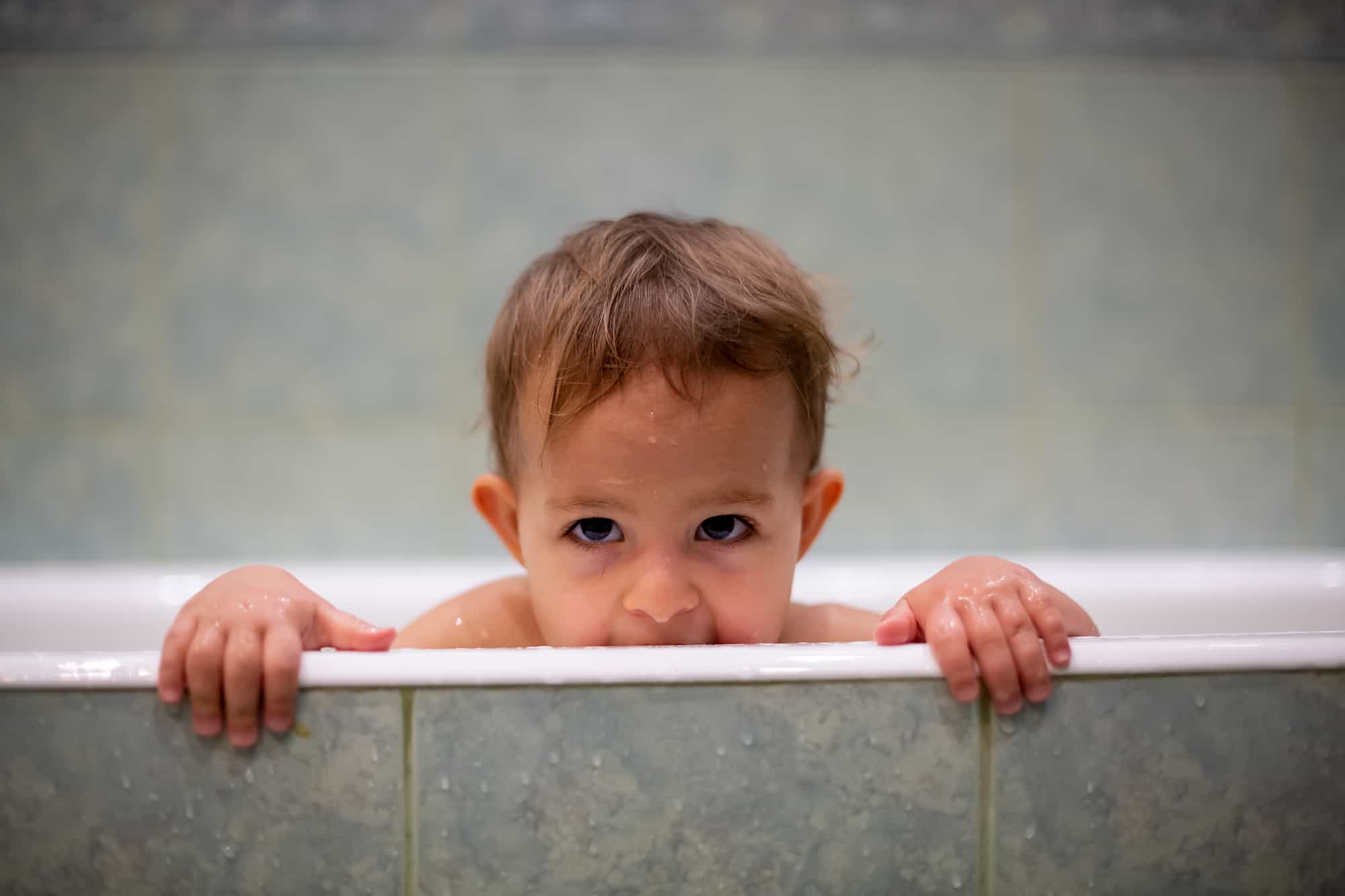 Cada cuánto se deben bañar los niños?