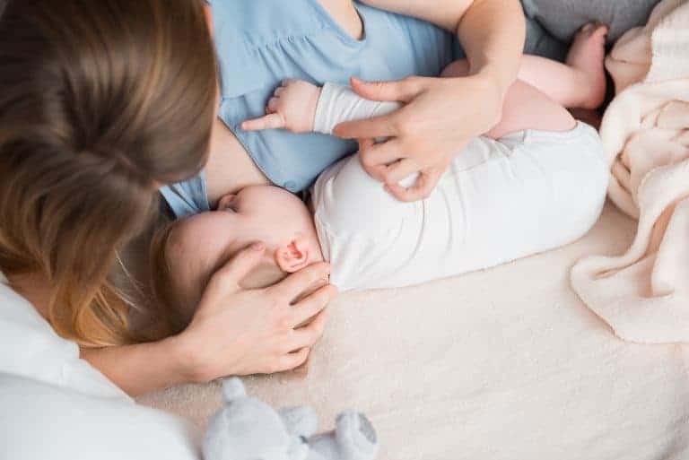 Hay que despertar a los bebés recién nacidos para que coman? - CSC