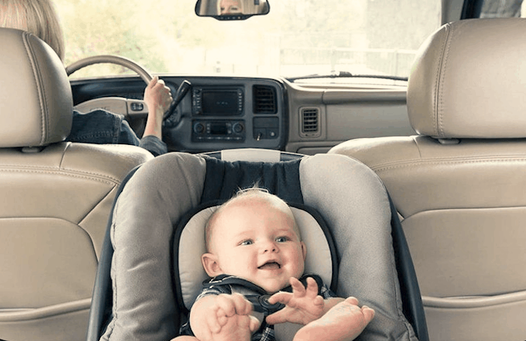 El asiento trasero central más seguro para los niños