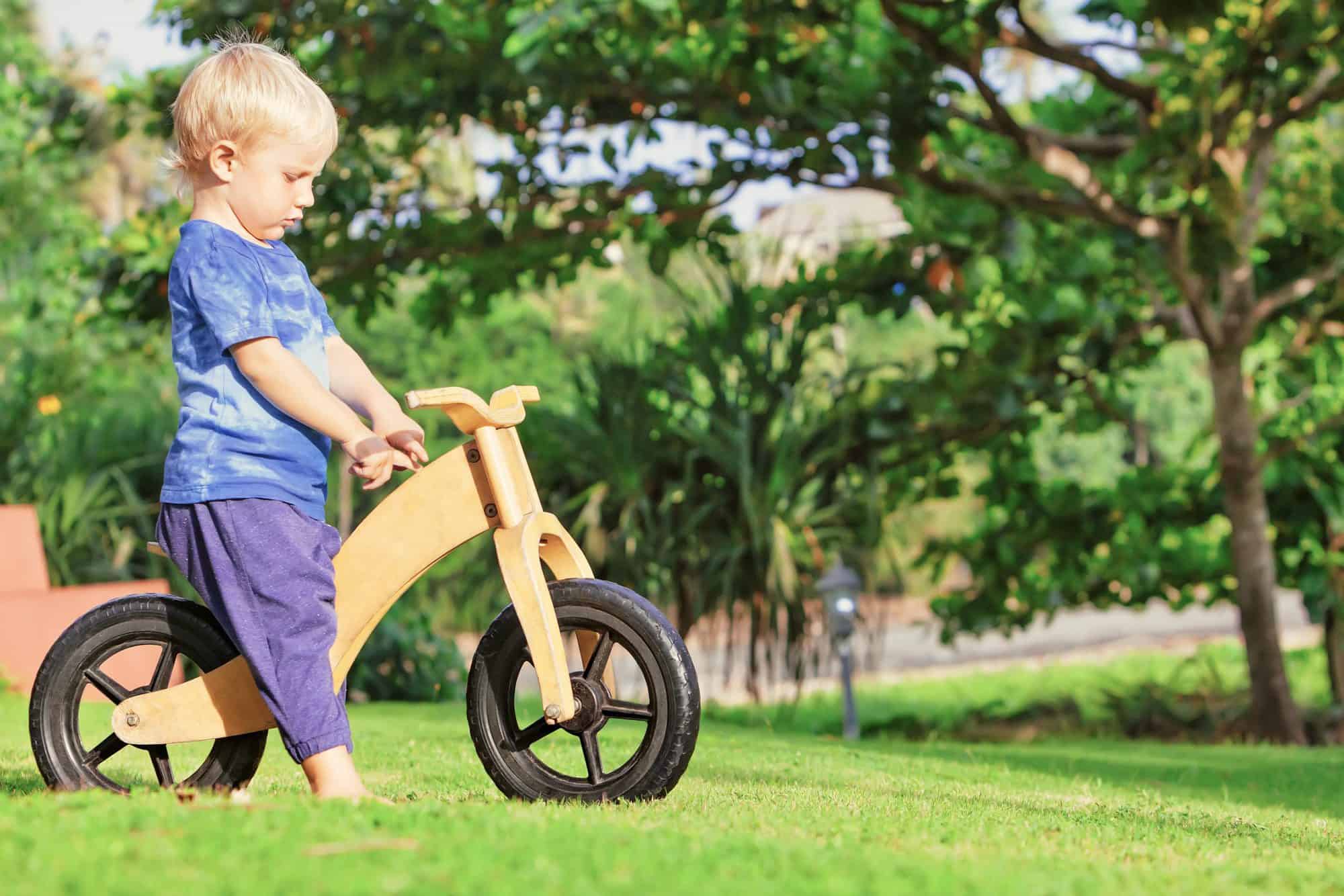 Los beneficios de las bicicletas sin pedales para niños