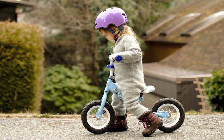 Los beneficios de las bicicletas sin pedales para niños