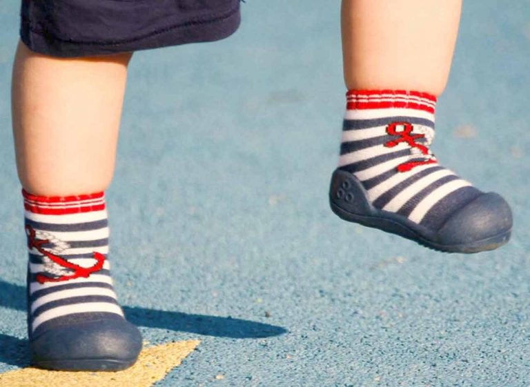 Tremendo Periodo perioperatorio Temporizador Cuál es el mejor zapato para aprender a caminar? - CSC