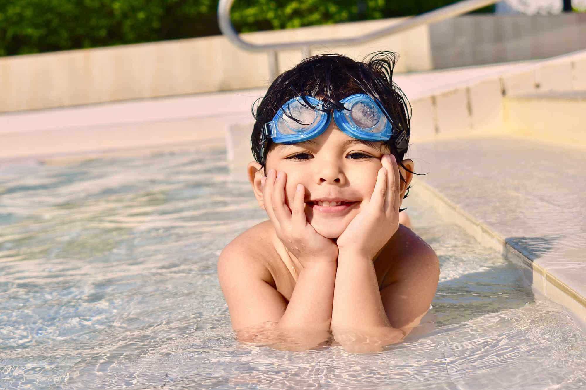 Cómo prevenir los piojos en la piscina - Criar con Sentido Común
