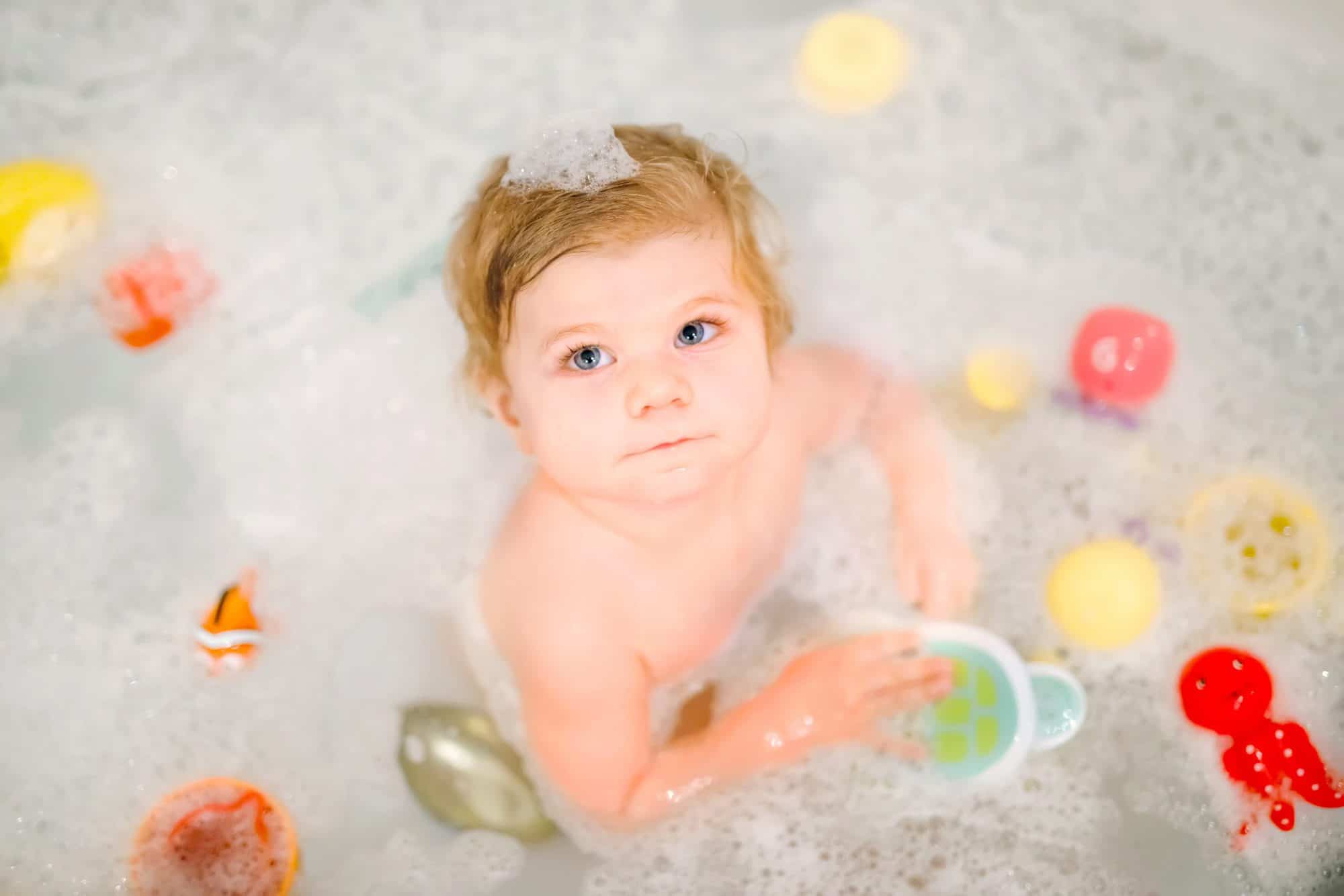 Cómo debe ser el baño del recién nacido - Criar con Sentido Común