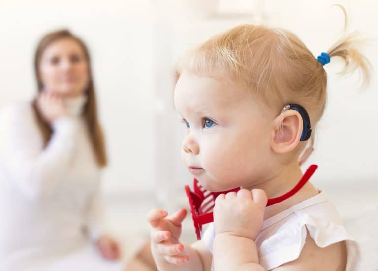 Retos en el desarrollo de los peques sordos y cómo darnos cuenta cuando sufren sordera