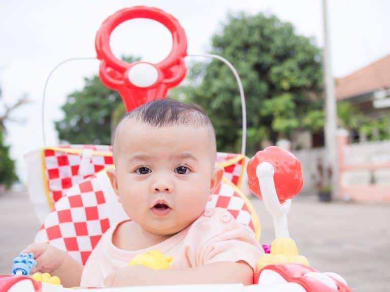¿Por qué los pediatras quieren prohibir los andadores?