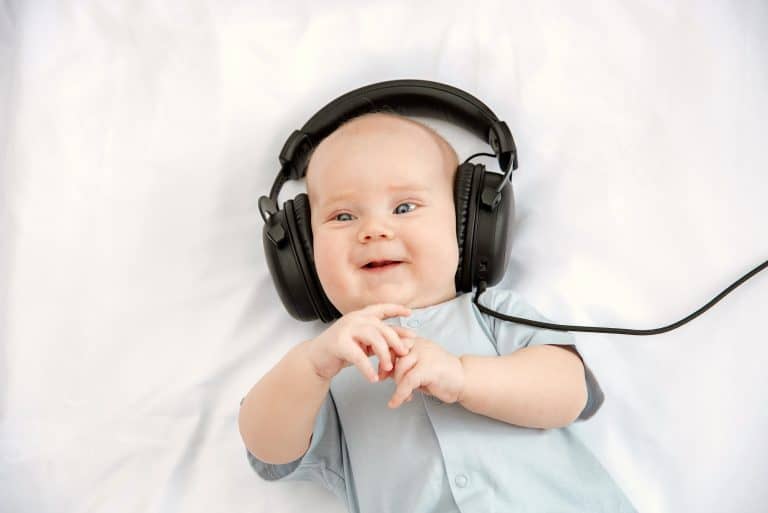 Beneficios de la música y cómo introducirla en bebés y niños