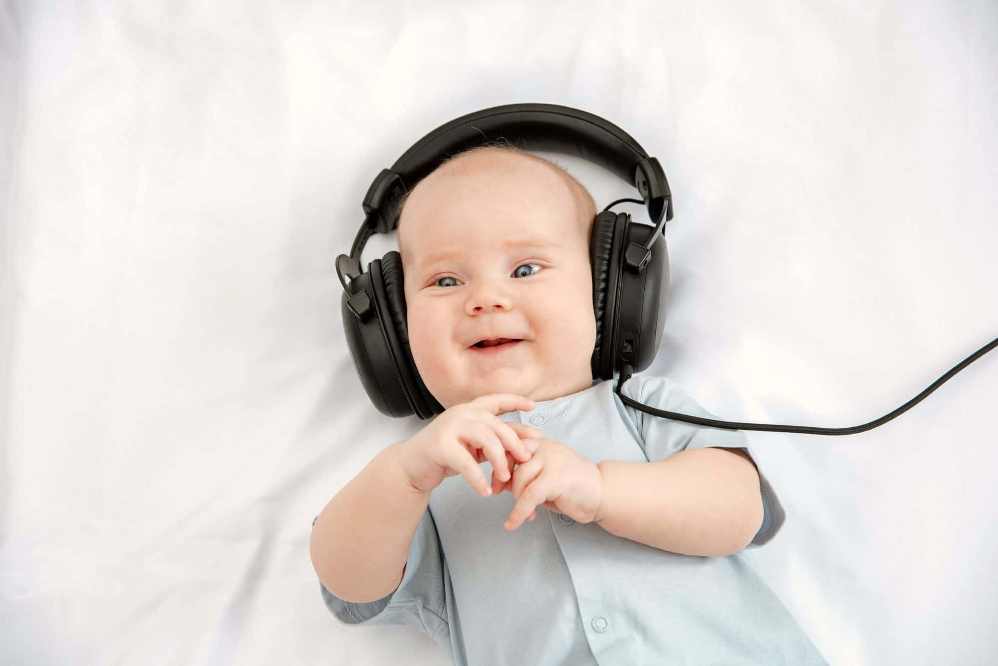 Beneficios de la música y cómo introducirla en bebés y niños