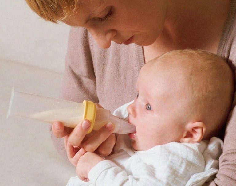 El biberón con cuchara perjudica la relación del bebé con la comida