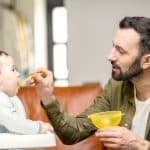 El biberón con cuchara perjudica la relación del bebé con la comida