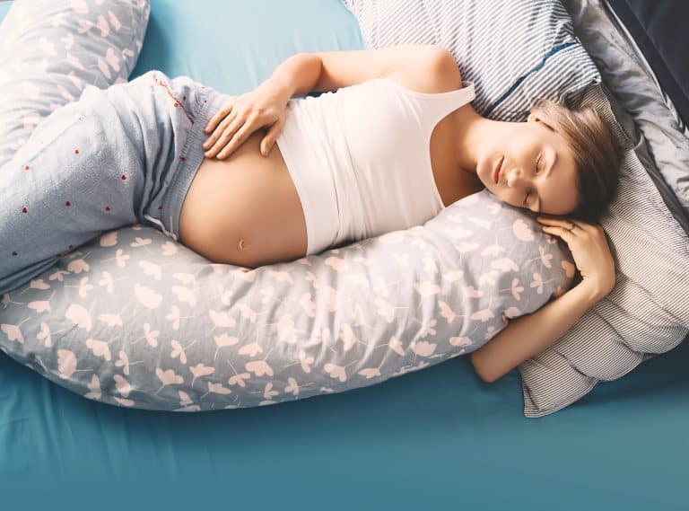 ¿Por qué las embarazadas deben dormir del lado izquierdo?