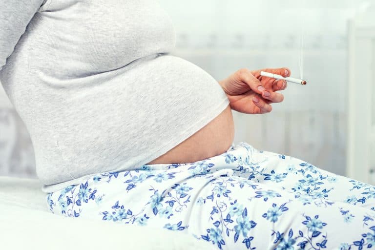 Efectos del tabaquismo durante el embarazo en el feto