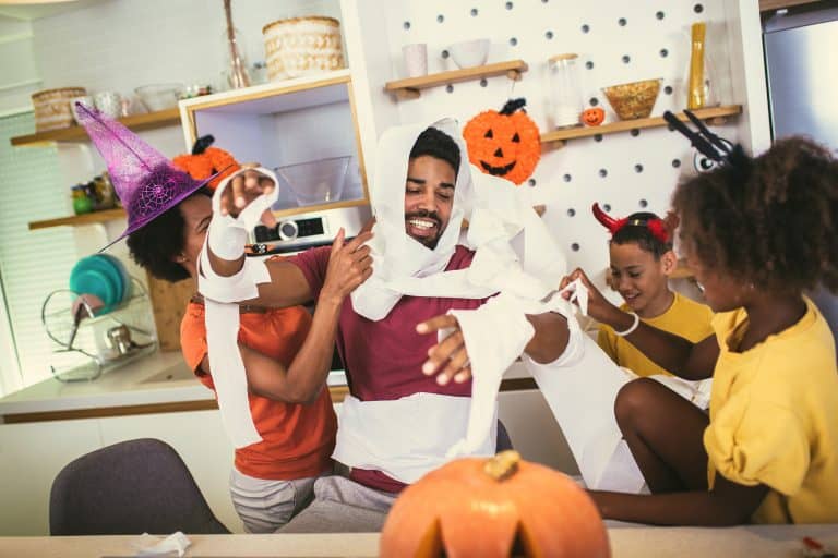 13 Actividades y juegos de Halloween para hacer casa con los niños