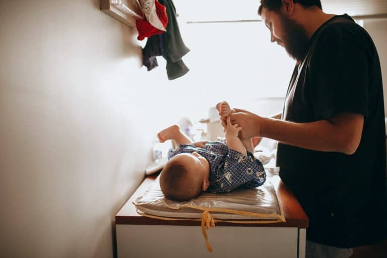 Los PGE olvidan los seis meses de permiso para cuidado de hijos