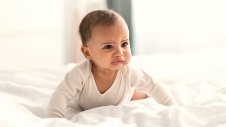 ¿Qué hacer cuando un bebé se despierta asustado?