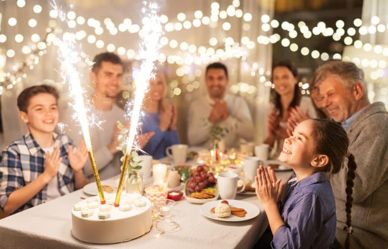 Niños y fuegos artificiales: Son la mitad de las víctimas de estas lesiones