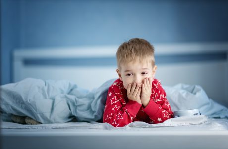 Somnifobia: ¿qué hacer si un niño no puede dormir por miedo?