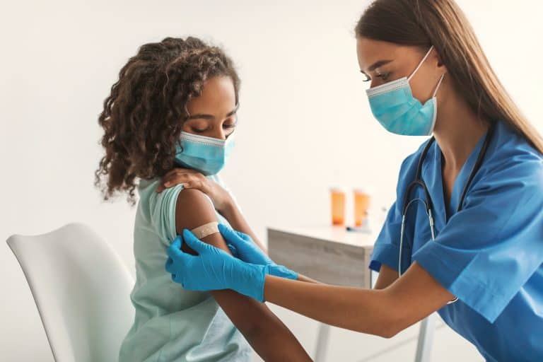 Vacunar o no a los niños de 5 a 11 años contra Covid-19