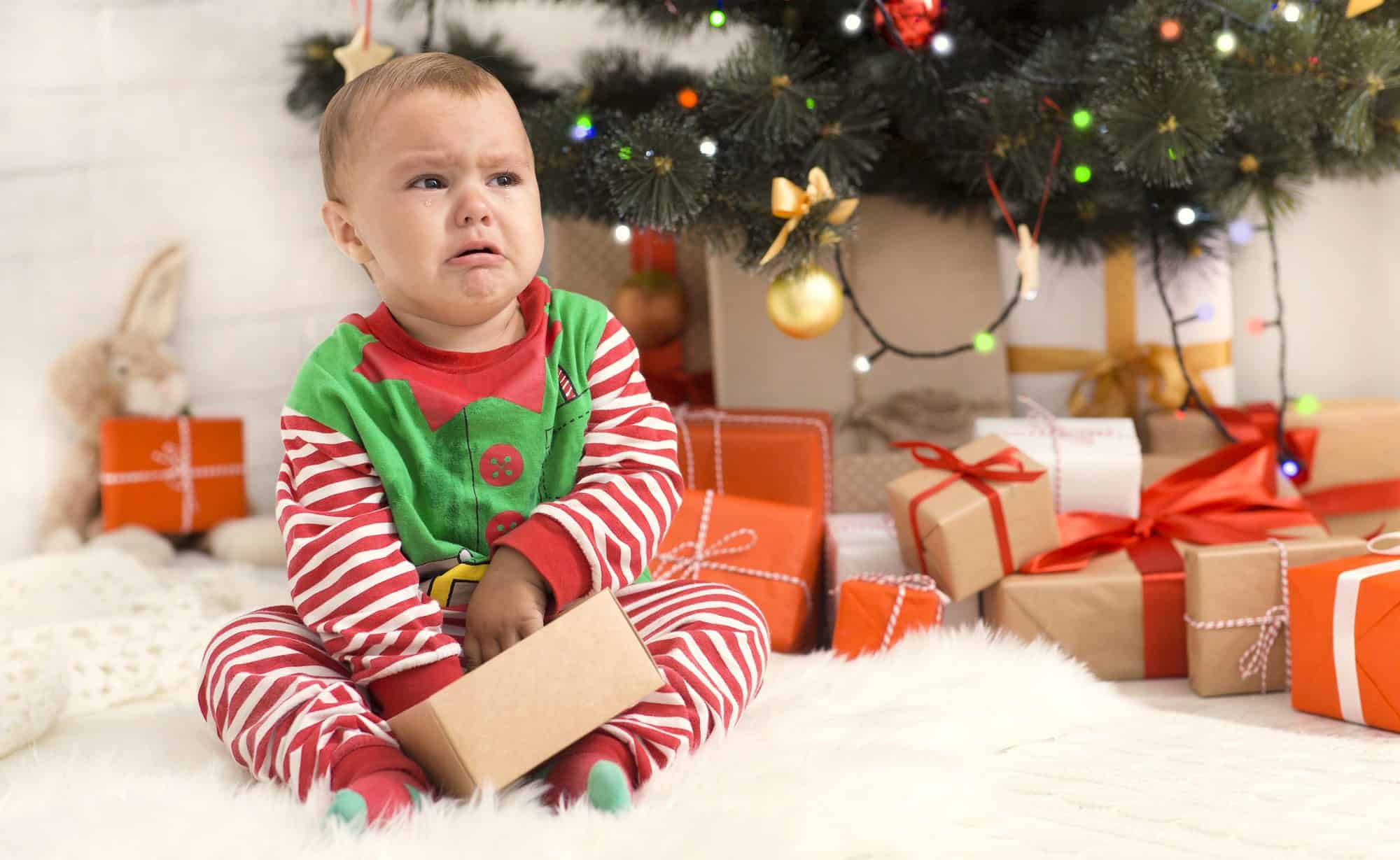 Por qué abrir regalos puede provocar berrinches en los niños