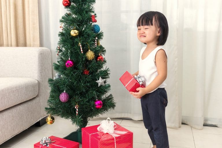 Por qué abrir regalos puede provocar berrinches en los niños