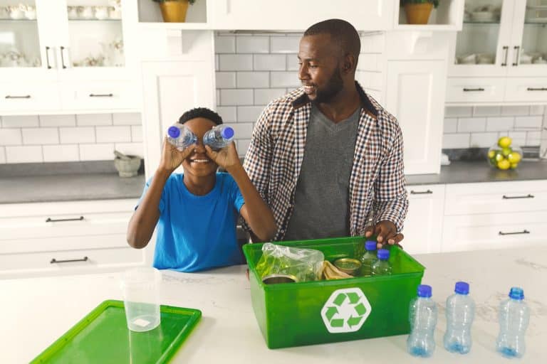 Juguetes para enseñar a los niños a reciclar