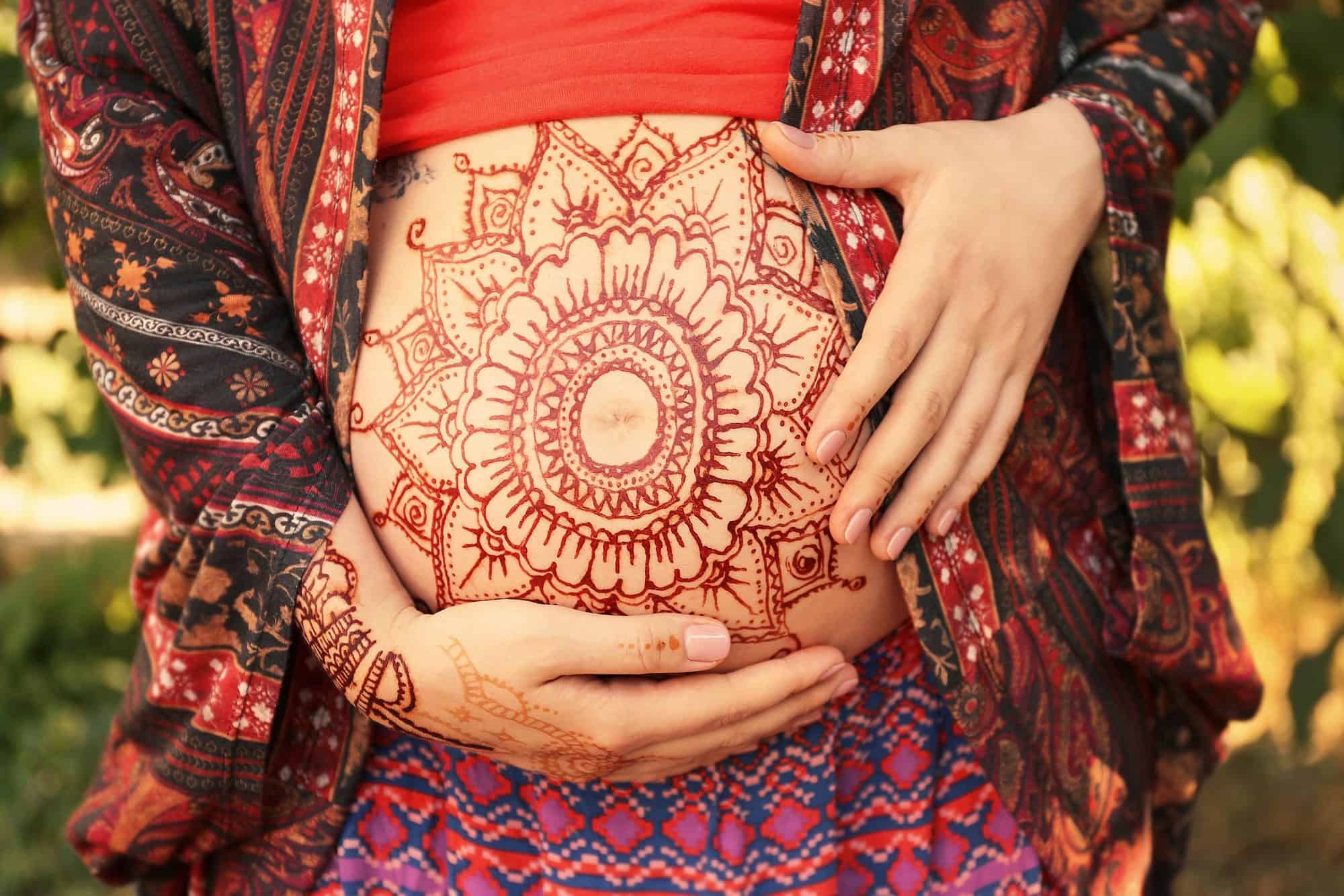 Recepción petróleo verdad Embarazadas y tatuajes de henna - Criar con Sentido Común