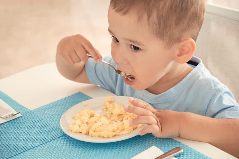 ¿Cuántos huevos puede tomar mi hijo a la semana según su edad?