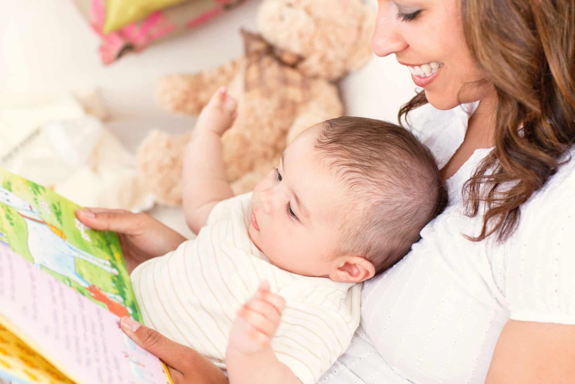 Leer y usar signos para bebés al mismo tiempo