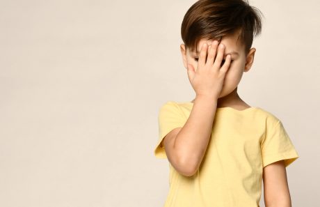 Tics nerviosos en los niños: Cómo ayudarles