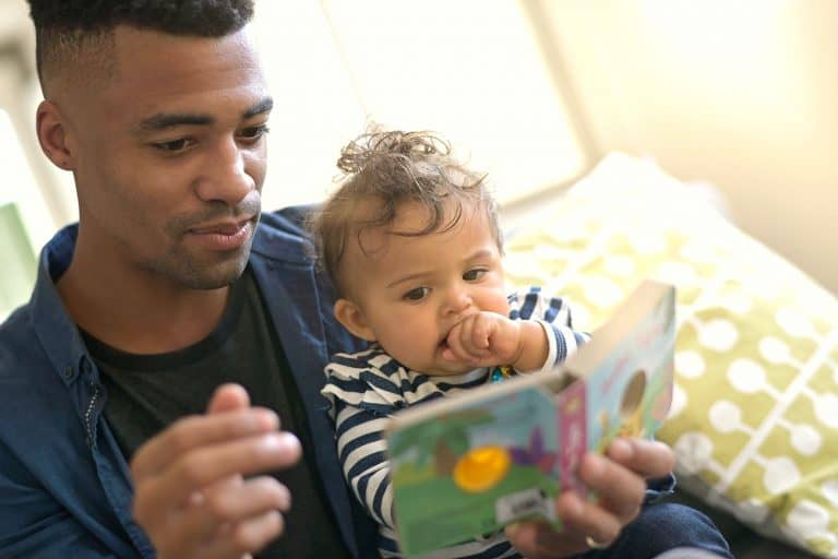 Beneficios de leer a bebés