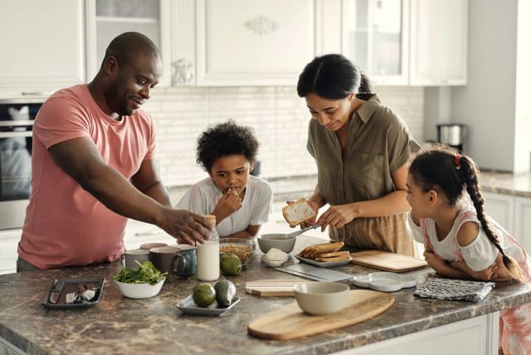 Cómo aplicar la Disciplina Positiva cuando un niño quiere comer