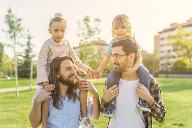 ¿Por qué no debemos hablar de nuestros hijos delante de ellos?