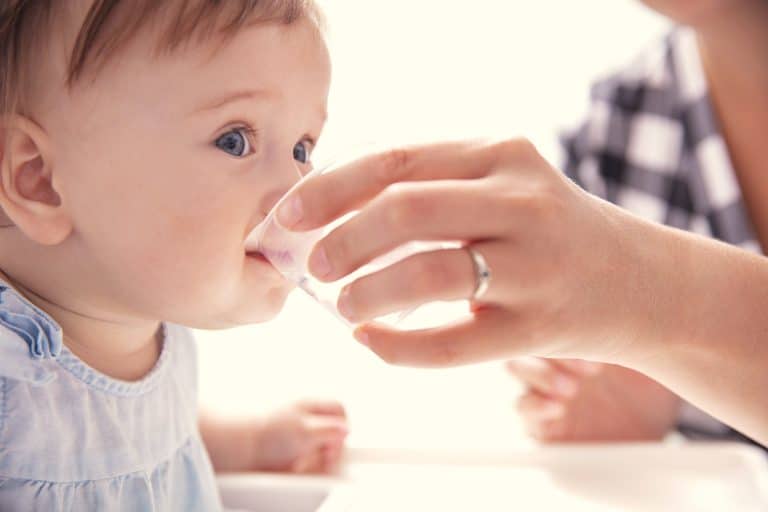 Mi bebé no quiere agua: ¿Qué puedo hacer?